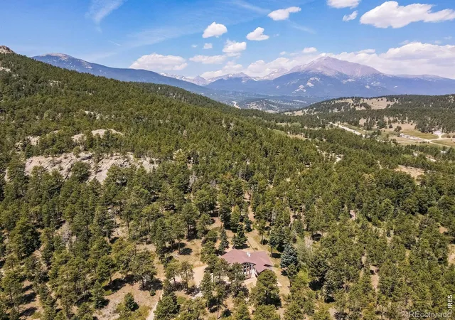Photo 4 of Single family home for sale at 221 Rockledge Cir, Lyons, CO 80540 | MLS# IR1063047 | Listing updated on 2026-10-08