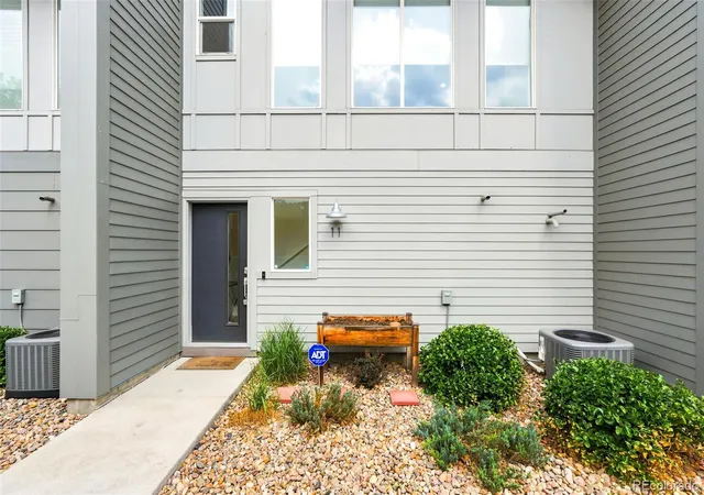 Photo 4 of Townhouse for sale at 8711 E Hampden Ave #11, Denver, CO 80231 | MLS# 5215855 | Listing updated on 2026-08-25