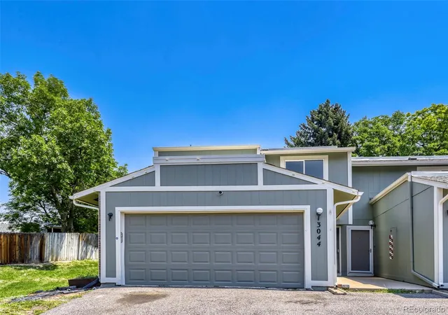 Photo 2 of Townhouse for sale at 3044 S Macon Cir, Aurora, CO 80014 | MLS# 7246033 | Listing updated on 2026-09-13