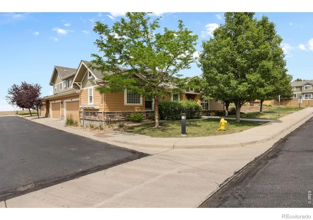 Homes for sale in Aurora, CO | 3611 S Perth Circle, Aurora, CO 80013 | Houzeo