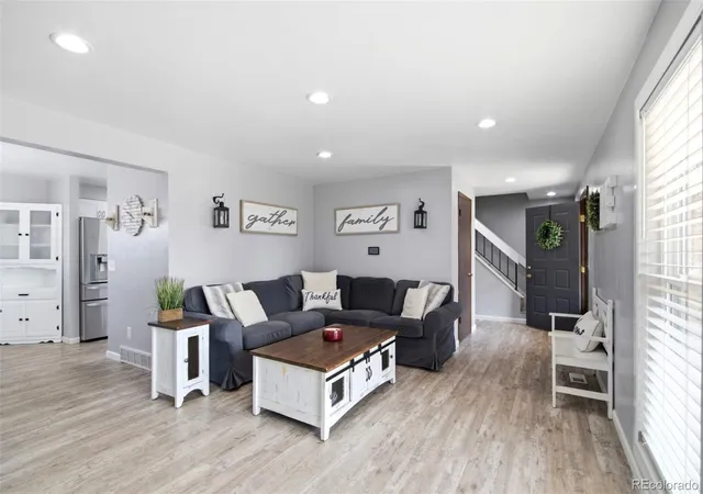 3rd image of 7669 S Holland Wy, Littleton, CO 80128 | MLS# 3808132
