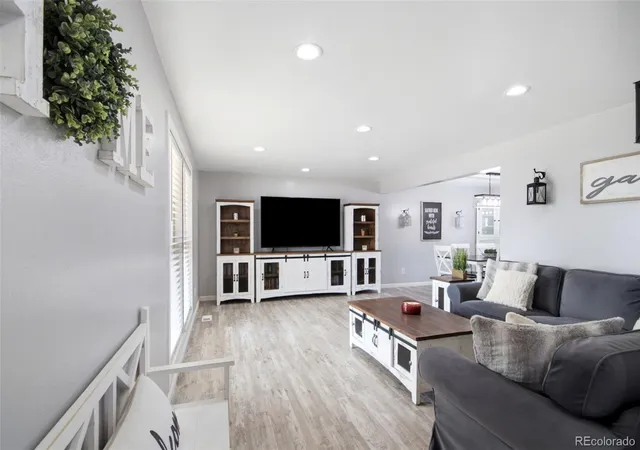 4th image of 7669 S Holland Wy, Littleton, CO 80128 | MLS# 3808132