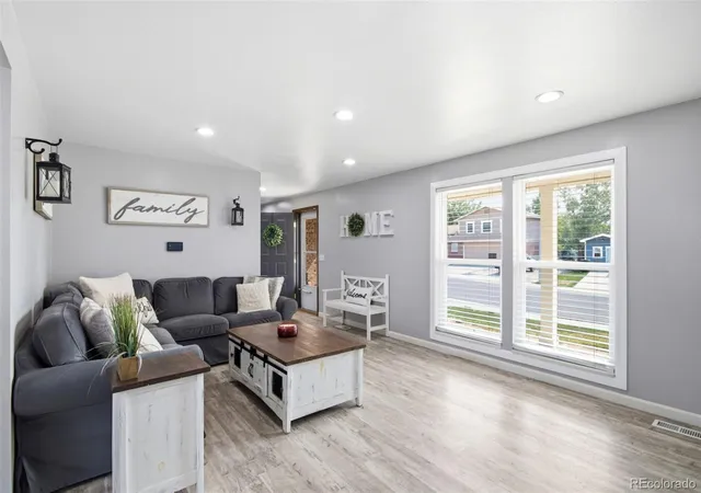 5th image of 7669 S Holland Wy, Littleton, CO 80128 | MLS# 3808132