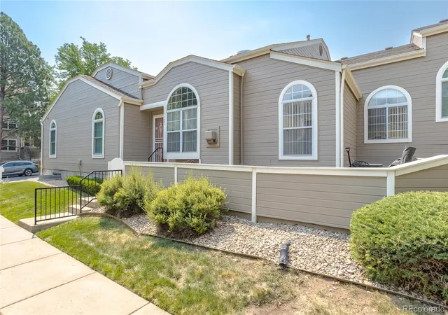 Photo 2 of Townhouse for sale at 5727 W Asbury Pl, Lakewood, CO 80227 | MLS# 2643801 | Listing updated on 2026-08-06
