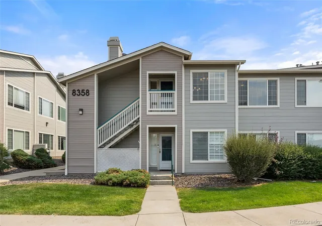 2nd image of 8358 Pebble Creek Wy, Highlands Ranch, CO 80126