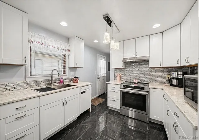 2nd image of 8 Elizabeth Ct, Longmont, CO 80501 | MLS# 6582830
