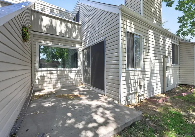 Listing Photo 2 - Condo for sale in building located at 2600 S Xanadu Wy, Aurora, CO 80014 - Unit #B