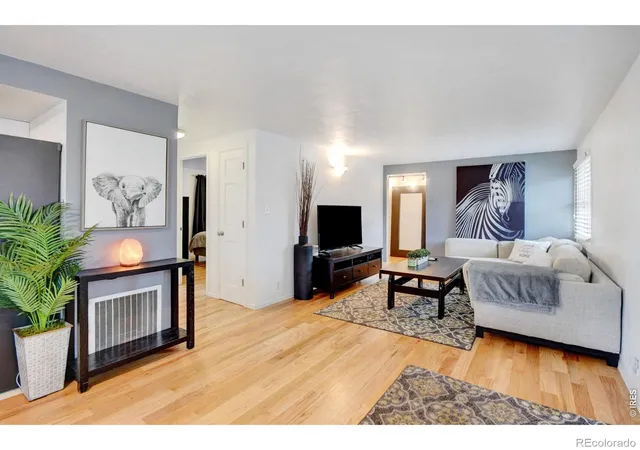 Photo 4 of Single family home for sale at 6903 Valmont Rd, Boulder, CO 80301 | MLS# IR1063236 | Listing updated on 2026-07-06