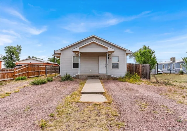 Photo 3 of Single family home for sale at 474 Grant St, Penrose, CO 81240 | MLS# 7510447 | Listing updated on 2026-07-30