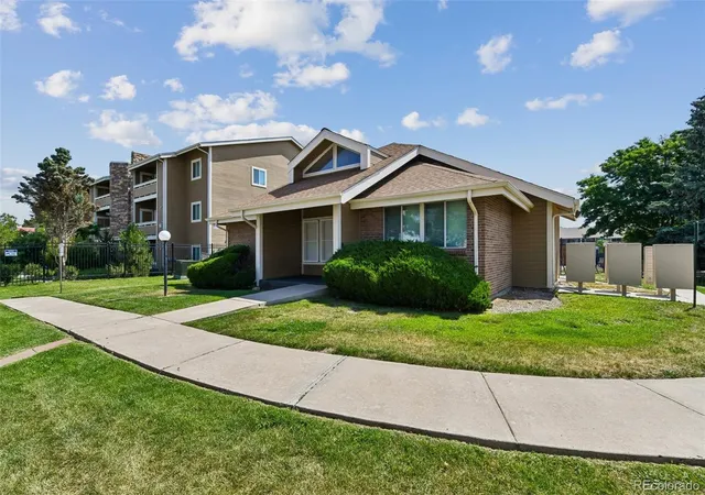 Homes for sale in Aurora, CO | 1075 S Elkhart Way, Aurora, CO 80012 | Houzeo