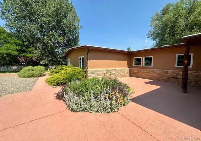 Photo 3 of Sale Pending at 1207 Lincoln St, Alamosa, CO 81101 | MLS# 1980610 | Listing updated on 2026-08-11