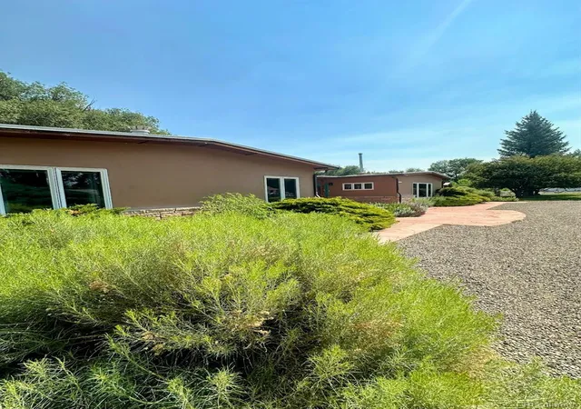 Photo 4 of Sale Pending at 1207 Lincoln St, Alamosa, CO 81101 | MLS# 1980610 | Listing updated on 2026-08-11