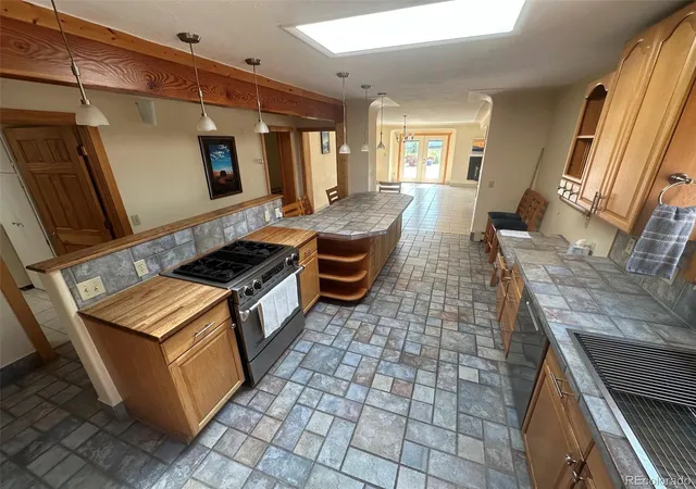 Photo 5 of Sale Pending at 1207 Lincoln St, Alamosa, CO 81101 | MLS# 1980610 | Listing updated on 2026-08-11