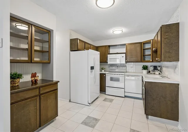 Listing Photo 4 - Condo for sale in building located at 665 S Alton Wy, Denver, CO 80247 - Unit #8A