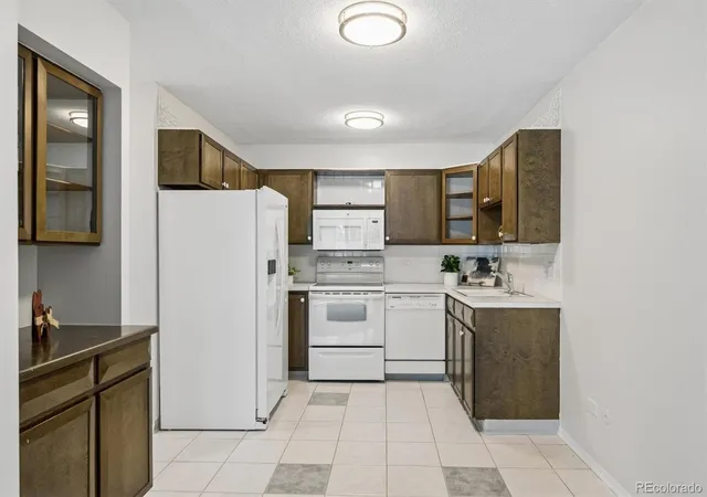 Listing Photo 5 - Condo for sale in building located at 665 S Alton Wy, Denver, CO 80247 - Unit #8A