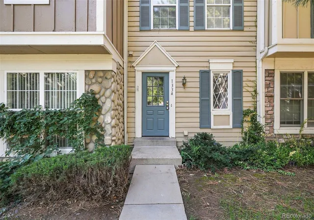 Photo 2 of Townhouse for sale at 1334 S Idalia St, Aurora, CO 80017 | MLS# 7040511 | Listing updated on 2026-08-28