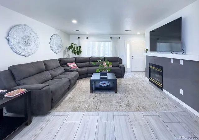 Photo 3 of Townhouse for sale at 19163 E Wyoming Dr #105, Aurora, CO 80017 | MLS# 9319084 | Listing updated on 2026-10-10