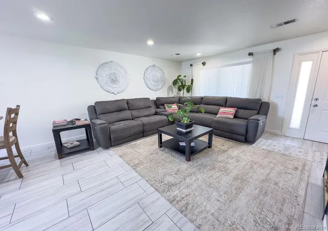 Photo 3 of Townhouse for sale at 19163 E Wyoming Dr #105, Aurora, CO 80017 | MLS# 9319084 | Listing updated on 2026-10-29