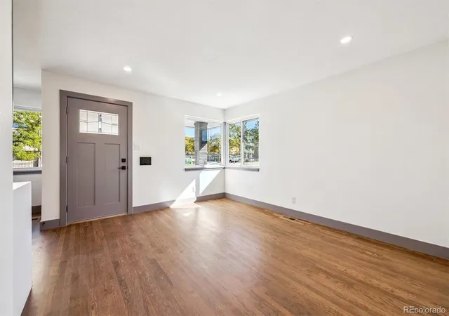3rd image of 3323 Poplar St #3323, Denver, CO 80207 | MLS# 5846020
