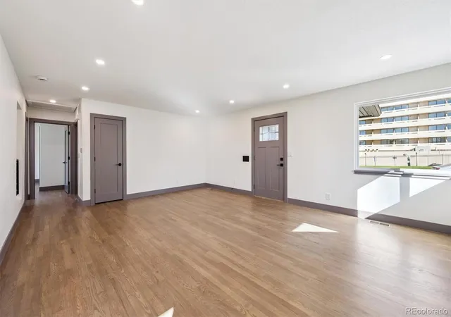 4th image of 3323 Poplar St #3323, Denver, CO 80207 | MLS# 5846020