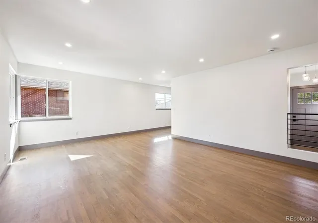 5th image of 3323 Poplar St #3323, Denver, CO 80207 | MLS# 5846020
