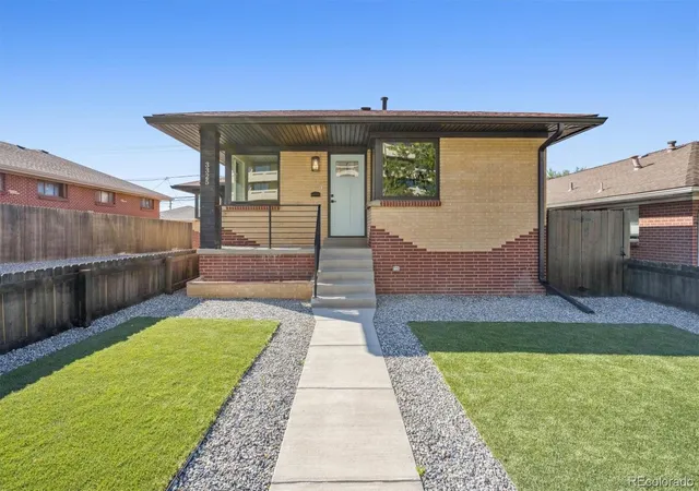 2nd image of 3325 Poplar St #3325, Denver, CO 80207 | MLS# 3015924