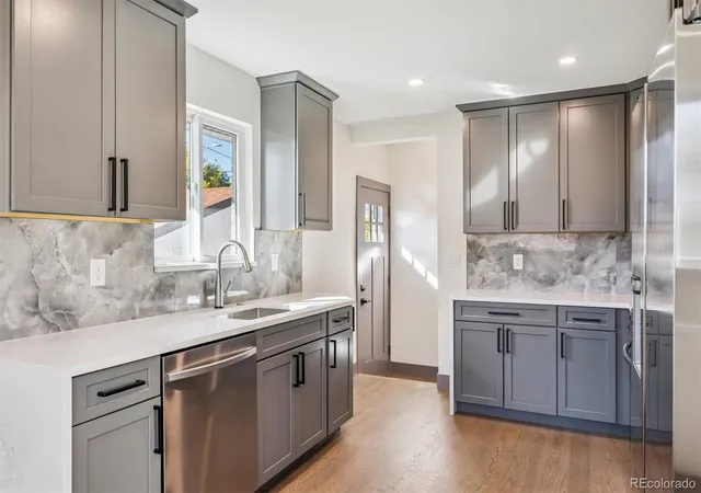 3rd image of 3325 Poplar St #3325, Denver, CO 80207 | MLS# 3015924