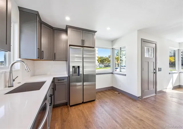 4th image of 3325 Poplar St #3325, Denver, CO 80207 | MLS# 3015924