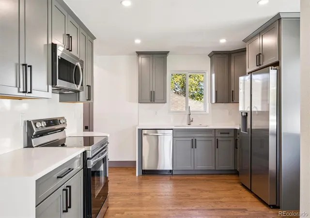 5th image of 3325 Poplar St #3325, Denver, CO 80207 | MLS# 3015924
