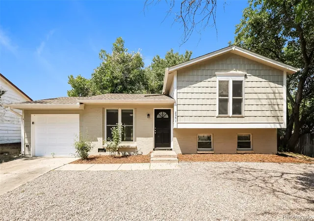 Photo 1 of Single family home for sale at 2551 S Kittredge Way, Aurora, CO 80013 | MLS# 4028610 | Listing updated on 2026-08-31