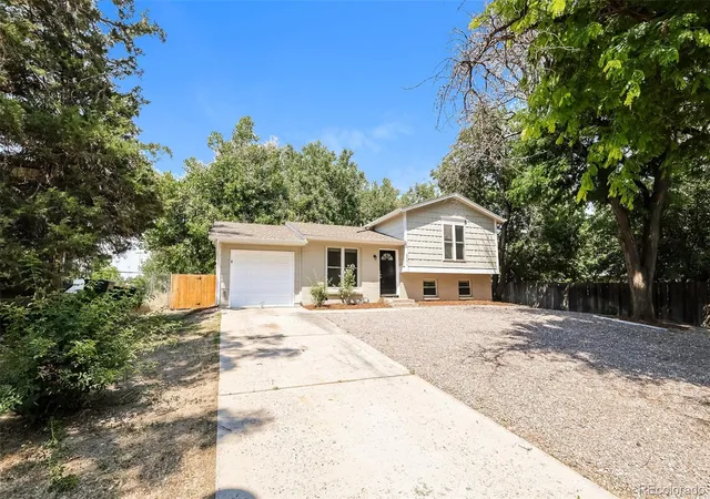 Photo 2 of Single family home for sale at 2551 S Kittredge Way, Aurora, CO 80013 | MLS# 4028610 | Listing updated on 2026-08-31
