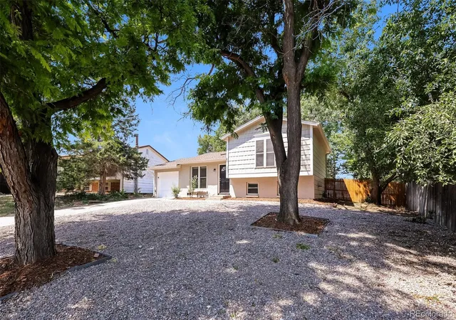 Photo 2 of Single family home for sale at 2551 S Kittredge Way, Aurora, CO 80013 | MLS# 4028610 | Listing updated on 2026-08-31