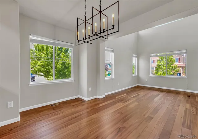 Photo 4 of Single family home for sale at 5023 S Shawnee St, Aurora, CO 80015 | MLS# 4227283 | Listing updated on 2026-10-19