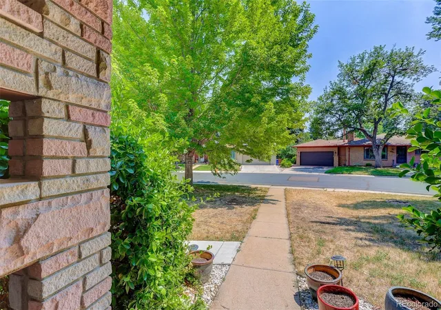 Photo 3 of Single family home for sale at 465 Cody Dr, Lakewood, CO 80226 | MLS# 5988135 | Listing updated on 2026-08-10