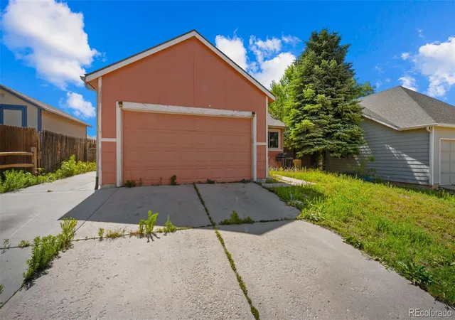 Photo 3 of Single family home for sale at 3433 Hunterwood Dr, Colorado Springs, CO 80916 | MLS# 9890815 | Listing updated on 2026-07-21