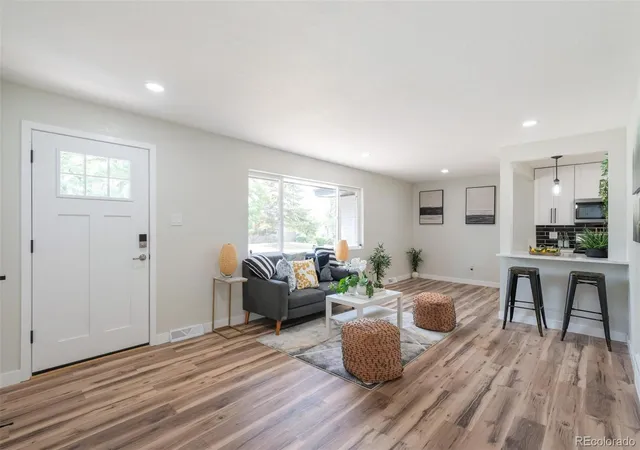 2nd image of 562 Lima St, Aurora, CO 80010 | MLS# 2258129