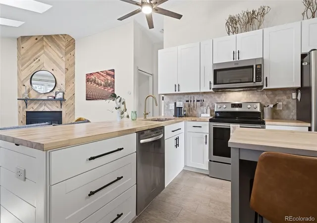 Photo 3 of Single family home for sale at 9574 W Elmhurst Pl, Littleton, CO 80128 | MLS# 7207888 | Listing updated on 2026-09-05