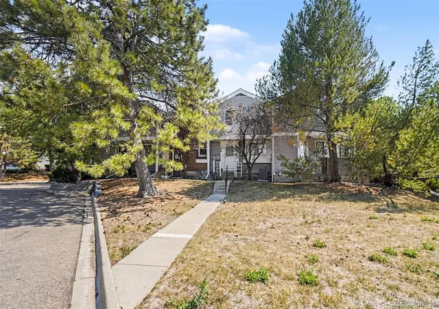Photo 2 of Townhouse for sale at 11576 E Bayaud Dr, Aurora, CO 80012 | MLS# 7398127 | Listing updated on 2026-09-22