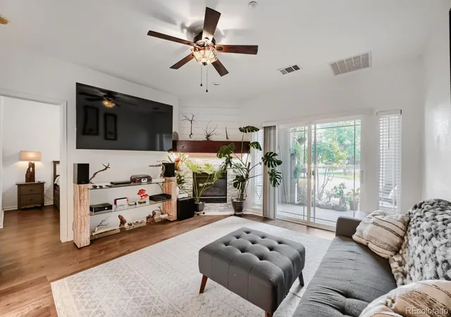 3rd image of 8358 S Independence Cir, Littleton, CO 80128