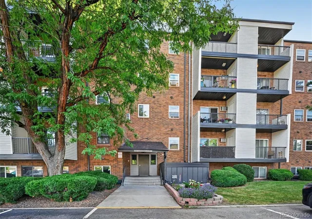 2nd image of 1250 Golden Cir #409, Golden, CO 80401 | MLS# 5270445