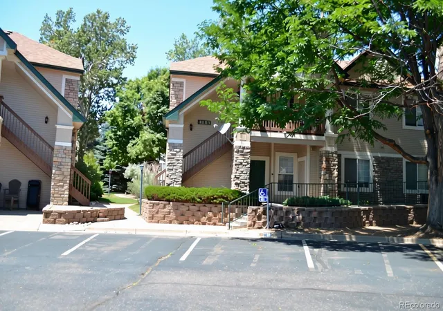 2nd image of 4085 S Crystal Cir, Aurora, CO 80014