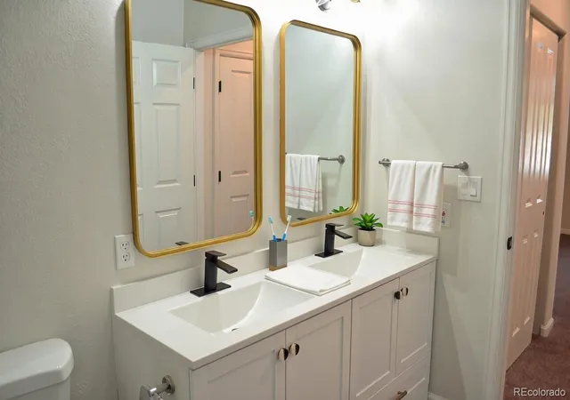 Listing Photo 5 - Condo for sale in building located at 4085 S Crystal Cir, Aurora, CO 80014 - Unit #101