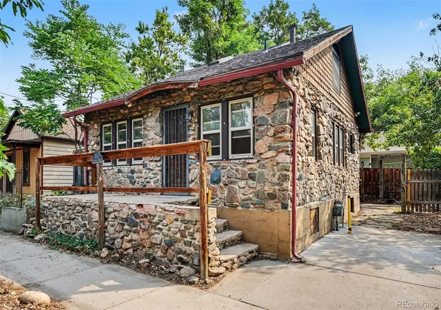 3rd image of 815 Arapahoe St, Golden, CO 80401 | MLS# 1744350