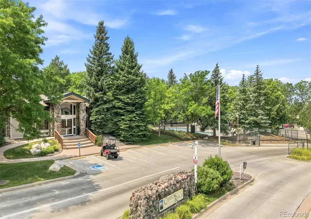 2nd image of 8427 Thunder Ridge Wy, Highlands Ranch, CO 80126