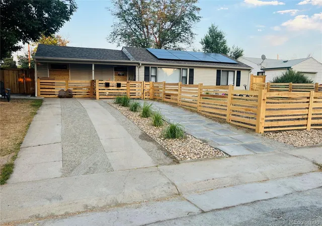 Homes for sale in Aurora, CO | 822 Geneva St, Aurora, CO 80010 | MLS# 1507741