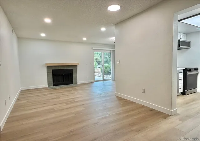 Listing Photo 4 - Condo for sale in building located at 3093 S Ursula Cir, Aurora, CO 80014 - Unit #102