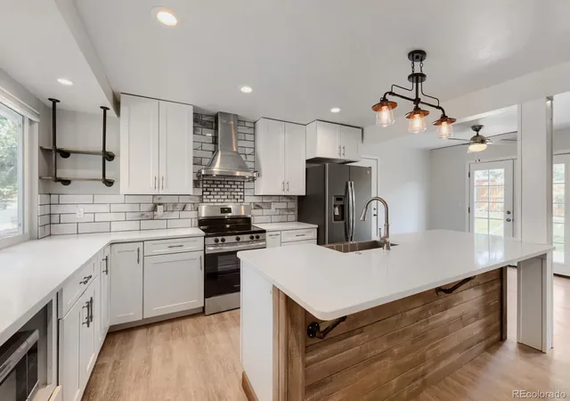 3rd image of 17541 E Whitaker Dr, Aurora, CO 80015 | MLS# 8125493