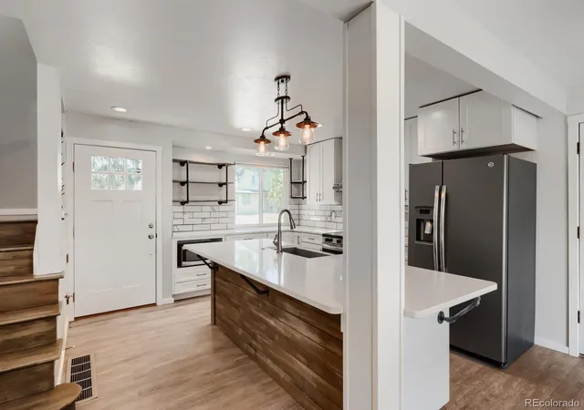 4th image of 17541 E Whitaker Dr, Aurora, CO 80015 | MLS# 8125493