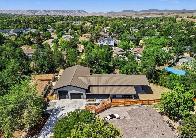 Photo 3 of Single family home for sale at 1131 Urban St, Lakewood, CO 80401 | MLS# 6076655 | Listing updated on 2026-10-31