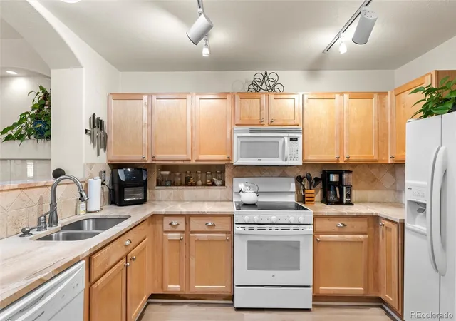 5th image of 10050 E Gunnison Pl #808, Aurora, CO 80247 | MLS# 6074676